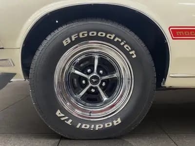 Ford Mustang — côté