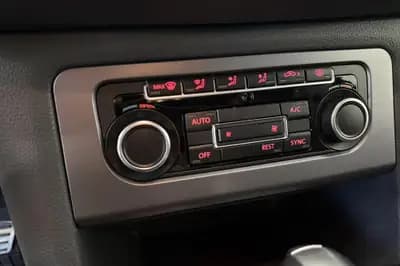 Volkswagen Amarok — Miniature 12