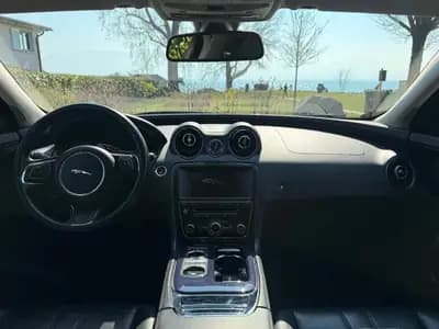 Jaguar XJ Portfolio — Miniature 8