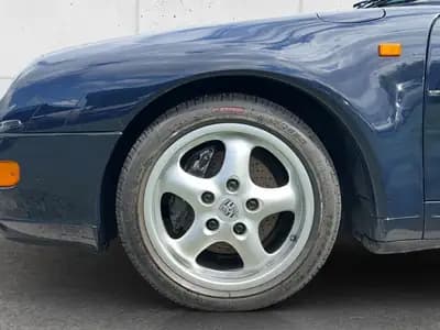 Porsche 911 Carrera 4 Cabriolet — Roadster légendaire 1995, transmission intégrale et toile — Miniature 9