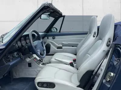 Porsche 911 Carrera 4 Cabriolet — Roadster légendaire 1995, transmission intégrale et toile — Miniature 11