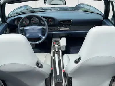 Porsche 911 Carrera 4 Cabriolet — Roadster légendaire 1995, transmission intégrale et toile — Miniature 12