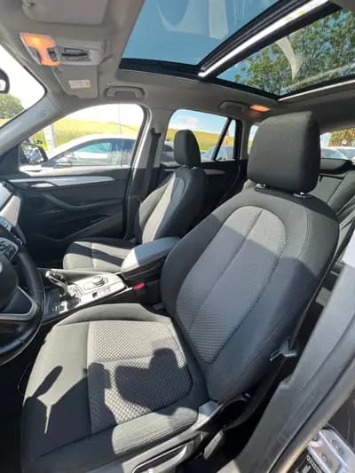 BMW X1 xDrive 20i – SUV compact polyvalent et fiable — tableau de bord