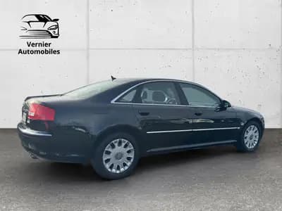 Audi A8 4.2 Quattro — Berline de prestige, 349 ch et transmission intégrale — Miniature 8