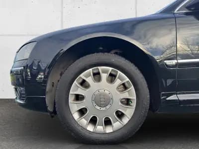 Audi A8 4.2 Quattro — Berline de prestige, 349 ch et transmission intégrale — Miniature 9