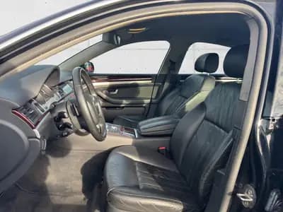 Audi A8 4.2 Quattro — Berline de prestige, 349 ch et transmission intégrale — Miniature 10