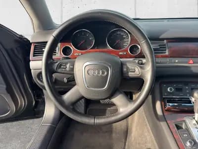 Audi A8 4.2 Quattro — Berline de prestige, 349 ch et transmission intégrale — Miniature 13