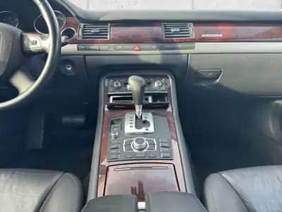 Audi A8 4.2 Quattro — Berline de prestige, 349 ch et transmission intégrale — Miniature 15