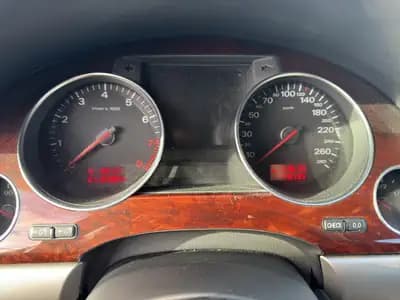 Audi A8 4.2 Quattro — Berline de prestige, 349 ch et transmission intégrale — Miniature 14