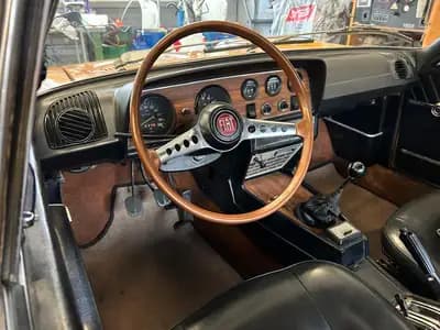 FIAT 124 Sport Coupé 1968 – Un classique italien restauré à la perfection — Miniature 7