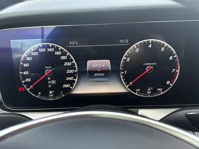 Mercedes-Benz E 300 Cabriolet AMG Line — Décapotable sportive, 245 ch et moins de 90 000 km — Miniature 12