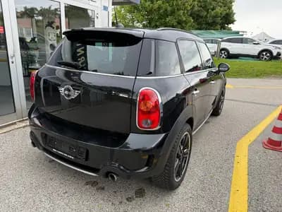 MINI Countryman Cooper S ALL4 - SUV compact sportif avec traction intégrale — arrière