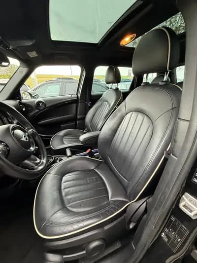 MINI Countryman Cooper S ALL4 - SUV compact sportif avec traction intégrale — intérieur