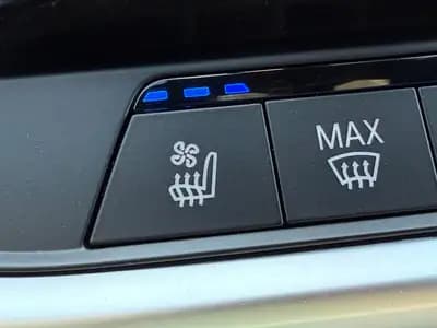 BMW X6M Steptronic - 600 ch de performance brute — Miniature 11