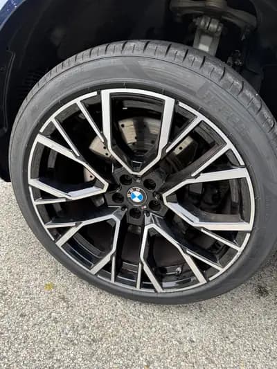 BMW X6M Steptronic - 600 ch de performance brute — Miniature 16