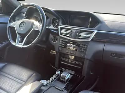 Mercedes-Benz E 63 AMG — Berline sport légendaire, 525 ch et expertise récente — Miniature 12