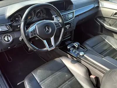 Mercedes-Benz E 63 AMG — Berline sport légendaire, 525 ch et expertise récente — Miniature 10