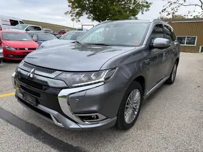 Mitsubishi Outlander PHEV 2018 – SUV hybride rechargeable 4WD à motorisation écologique — côté