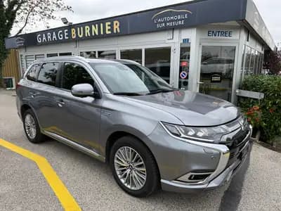 Mitsubishi Outlander PHEV 2018 – SUV hybride rechargeable 4WD à motorisation écologique — vue extérieure