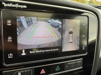 Mitsubishi Outlander PHEV 2018 – SUV hybride rechargeable 4WD à motorisation écologique — Miniature 7