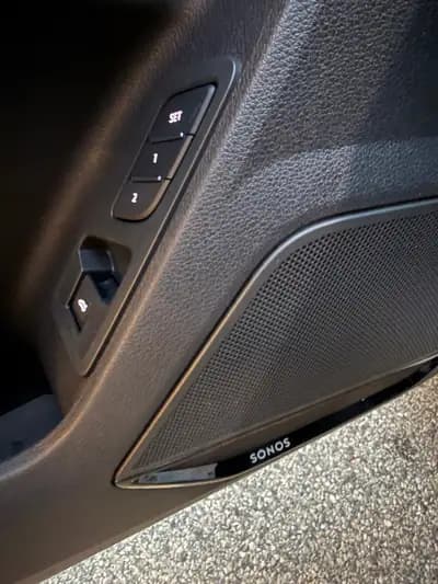 Audi RS Q3 Sportback - Performance sportive et élégance blanche — Miniature 8