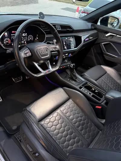 Audi RS Q3 Sportback - Performance sportive et élégance blanche — Miniature 7