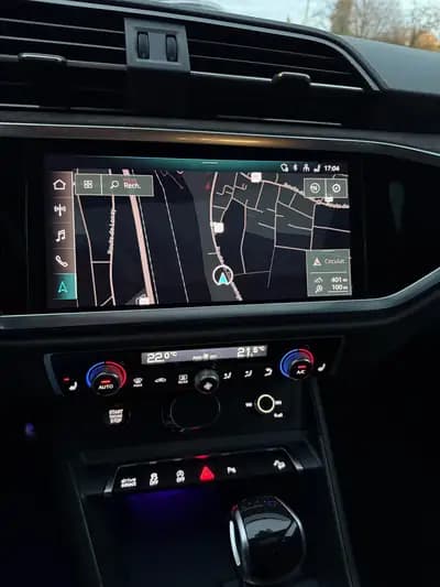 Audi RS Q3 Sportback - Performance sportive et élégance blanche — Miniature 9