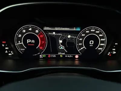 Audi RS Q3 Sportback - Performance sportive et élégance blanche — Miniature 11