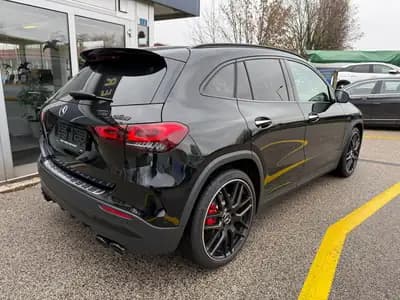 Mercedes-AMG GLA 45 S 4Matic+ : Performance compacte et prestige allemand — intérieur