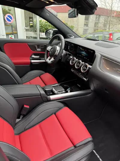 Mercedes-AMG GLA 45 S 4Matic+ : Performance compacte et prestige allemand — tableau de bord