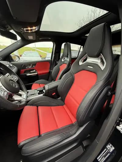 Mercedes-AMG GLA 45 S 4Matic+ : Performance compacte et prestige allemand — Miniature 8