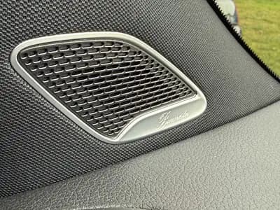 Mercedes-AMG GLA 45 S 4Matic+ : Performance compacte et prestige allemand — Miniature 10