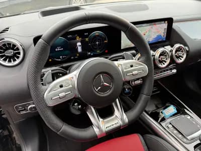 Mercedes-AMG GLA 45 S 4Matic+ : Performance compacte et prestige allemand — Miniature 14