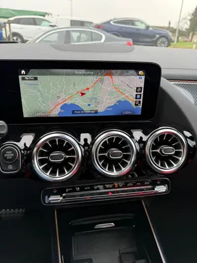 Mercedes-AMG GLA 45 S 4Matic+ : Performance compacte et prestige allemand — Miniature 13