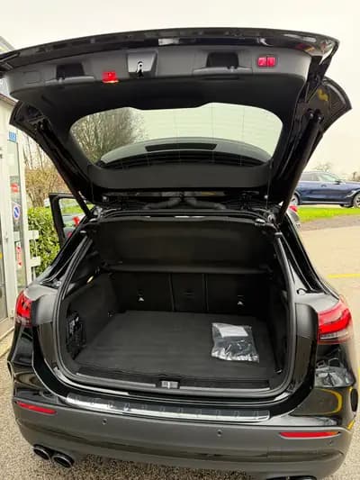 Mercedes-AMG GLA 45 S 4Matic+ : Performance compacte et prestige allemand — Miniature 17