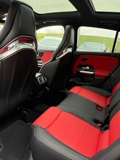 Mercedes-AMG GLA 45 S 4Matic+ : Performance compacte et prestige allemand — Miniature 16