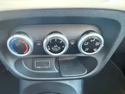 FIAT 500L 0.9 TwinAir Turbo Pop Star — Minivan compact économique et sans sinistre — Miniature 23