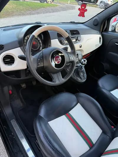 Fiat 500 by Gucci 2011 – L'icône italienne au charme parisien — détail