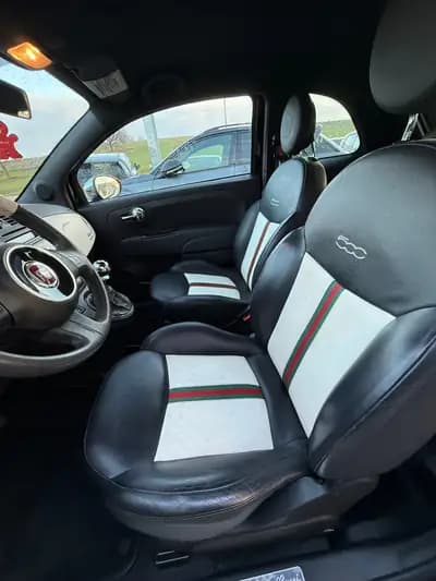Fiat 500 by Gucci 2011 – L'icône italienne au charme parisien — intérieur