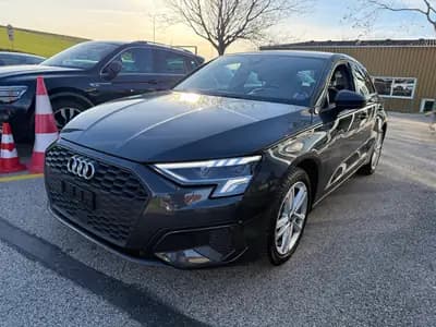 Audi A3 Sportback 35 TFSI – Élégance et efficacité réunies — côté