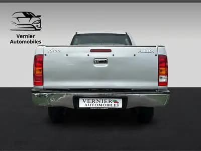 Toyota HI-LUX 4x4 DoubleCab LineaLuna — Pickup robuste diesel, expertise mécanique du jour — tableau de bord