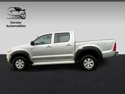 Toyota HI-LUX 4x4 DoubleCab LineaLuna — Pickup robuste diesel, expertise mécanique du jour — Miniature 9