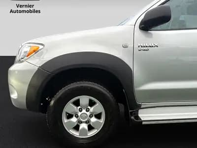 Toyota HI-LUX 4x4 DoubleCab LineaLuna — Pickup robuste diesel, expertise mécanique du jour — Miniature 8