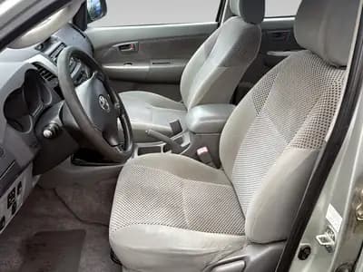 Toyota HI-LUX 4x4 DoubleCab LineaLuna — Pickup robuste diesel, expertise mécanique du jour — Miniature 11