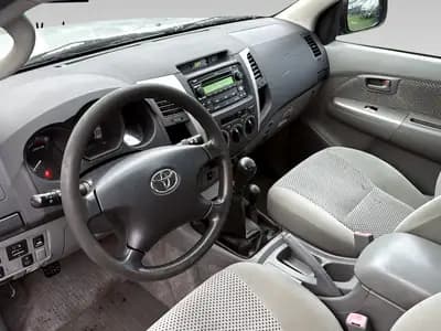 Toyota HI-LUX 4x4 DoubleCab LineaLuna — Pickup robuste diesel, expertise mécanique du jour — Miniature 12