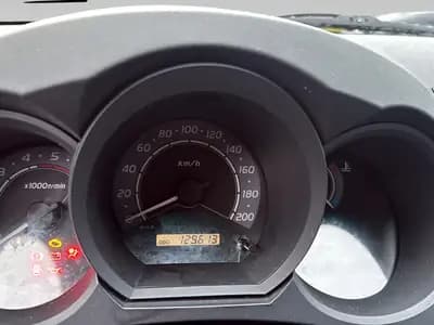 Toyota HI-LUX 4x4 DoubleCab LineaLuna — Pickup robuste diesel, expertise mécanique du jour — Miniature 14