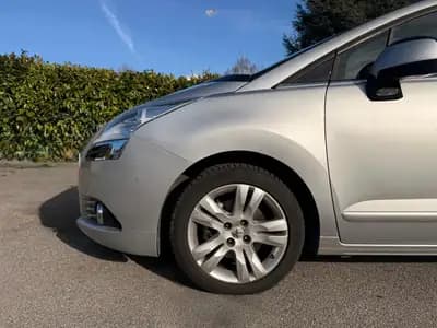 Peugeot 5008 1.6 16V Turbo — 7 places, boîte automatique, sans sinistre — intérieur