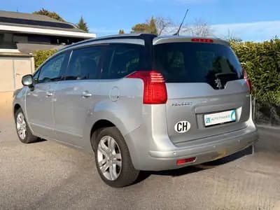Peugeot 5008 1.6 16V Turbo — 7 places, boîte automatique, sans sinistre — tableau de bord