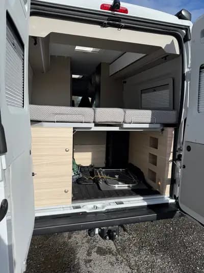 Fiat Adria Tein Plus 640 - Camping-car autonome avec panneaux solaires — détail