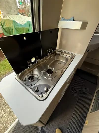 Fiat Adria Tein Plus 640 - Camping-car autonome avec panneaux solaires — Miniature 10